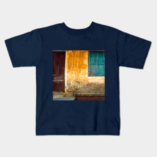 Asian Laundry Day Kids T-Shirt